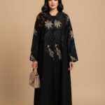 عباية "نمارق" الذهبية